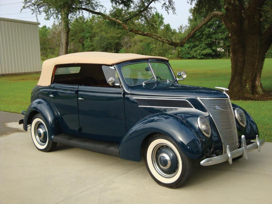  Ford DeLuxe Phaeton 1937 года  (фото 1 из 3)